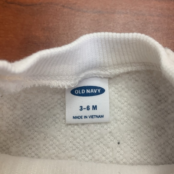 Old navy sweatshirt with bunny - Picture 2 of 6